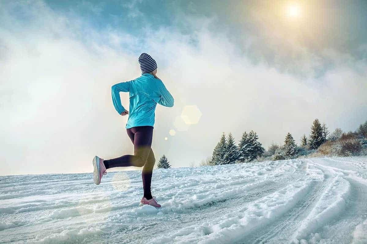6 recomandari de pregatire daca te antrenezi afara iarna