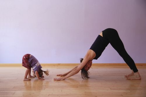 De ce e bine sa ii invatam pe cei mici ce este yoga?