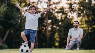 Mesajele pe care le transmiti copiilor tai le modeleaza experienta sportiva