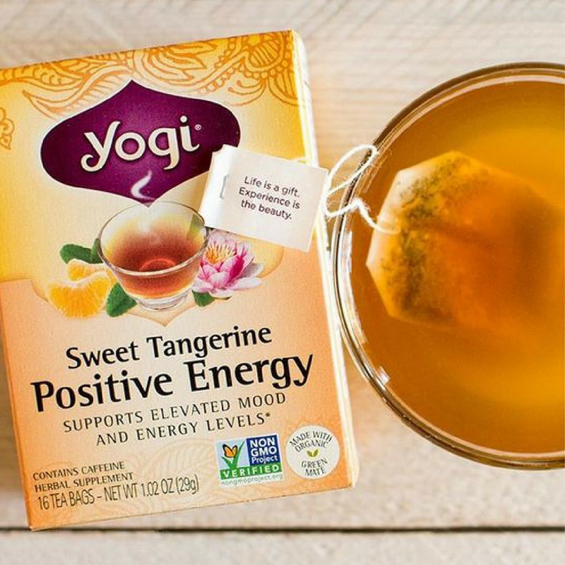Doua dintre lucrurile mele preferate – yoga si ceaiul - Top ceaiuri pentru sanatate si bucurie (1)